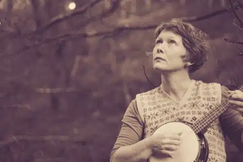 Ursula Holden Gill looking wistfully into the sky with banjo